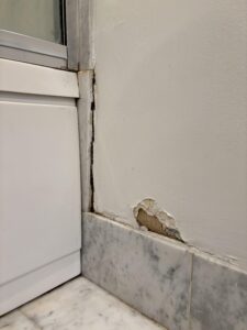 Common causes of dampness on interior walls in residential apartments